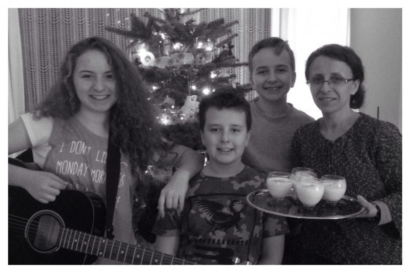 egg nog, guitar, christmas tree