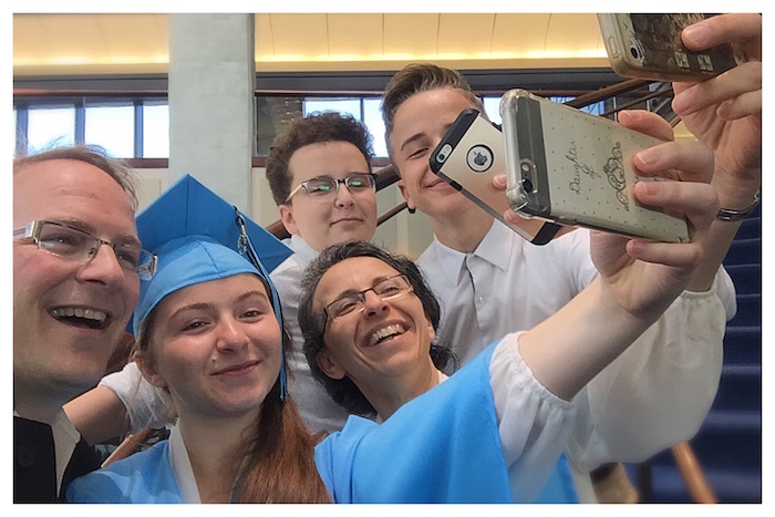 She's the star of the selfie-show!